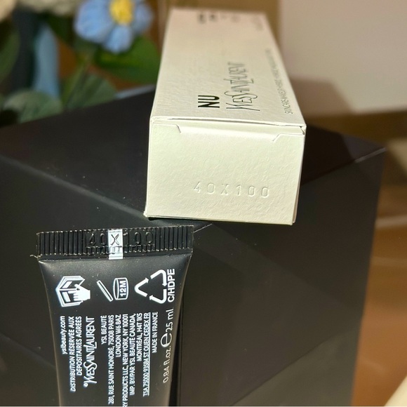 NEW Yves Saint Laurent Nu Blotting Lotion - Picture 5 of 5